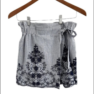 Meisie skort striped and‎ embroidered blue and white stripes